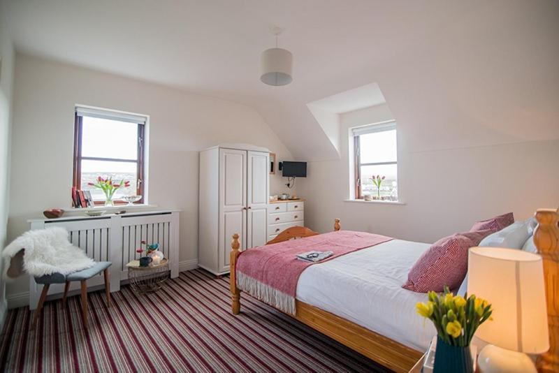 Oar Restaurant And Rooms Doolin Exteriör bild